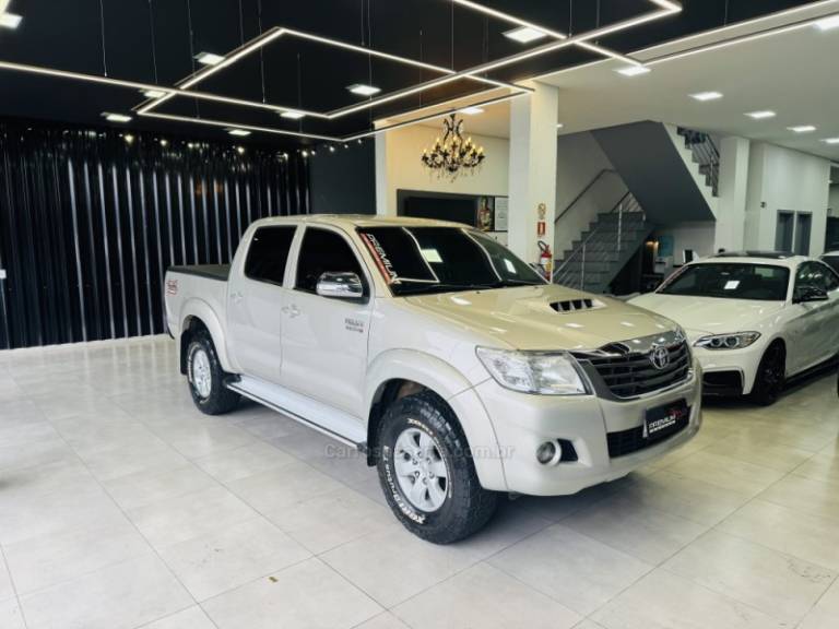 TOYOTA - HILUX - 2014/2014 - Bege - R$ 145.900,00