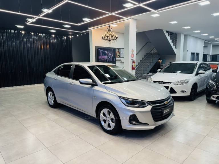 CHEVROLET - ONIX - 2021/2021 - Prata - R$ 75.900,00