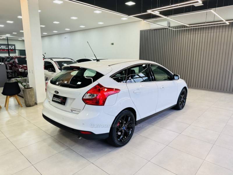 FORD - FOCUS - 2015/2015 - Branca - Sob Consulta