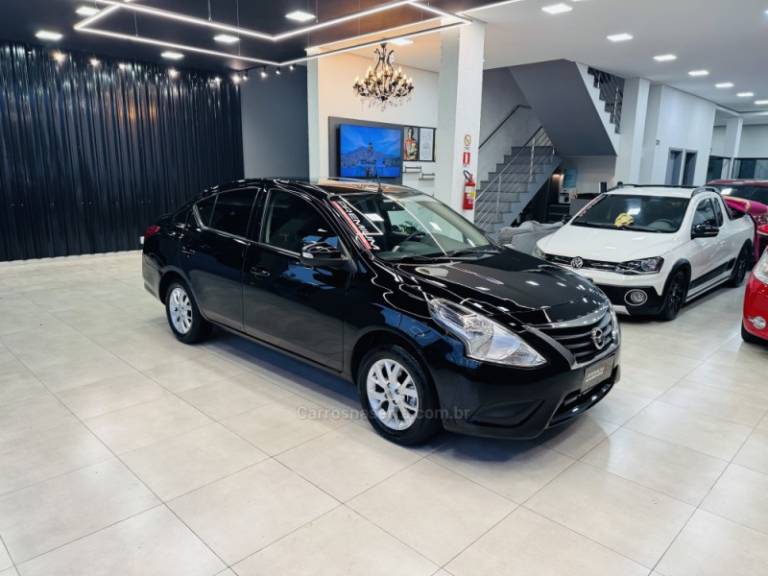 NISSAN - VERSA - 2019/2019 - Preta - R$ 66.900,00