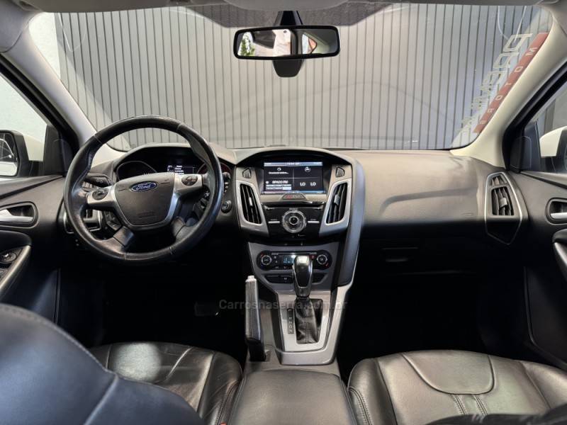 FORD - FOCUS - 2015/2015 - Branca - Sob Consulta