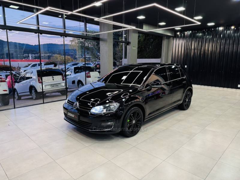 VOLKSWAGEN - GOLF - 2014/2014 - Preta - R$ 75.900,00