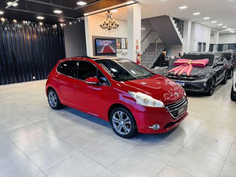 PEUGEOT - 208 - 2016/2016 - Vermelha - R$ 55.900,00