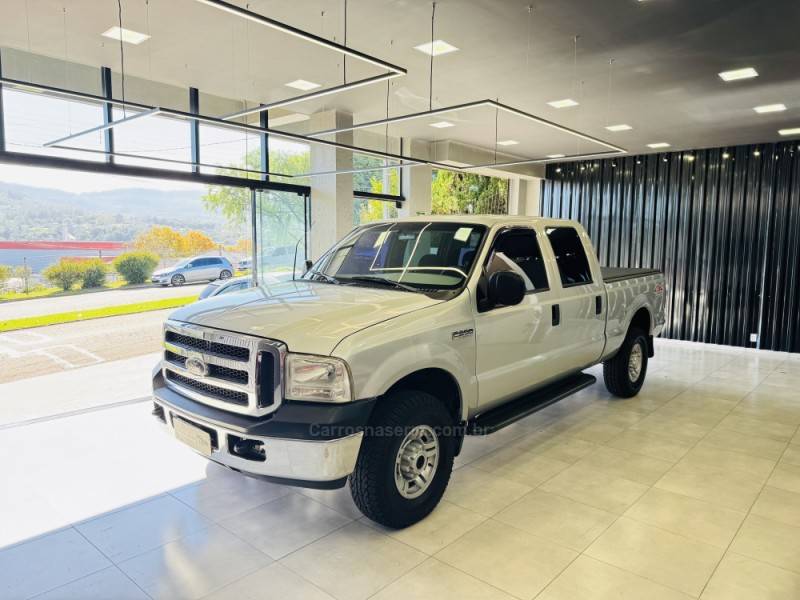 FORD - F-250 - 2007/2007 - Prata - R$ 179.900,00