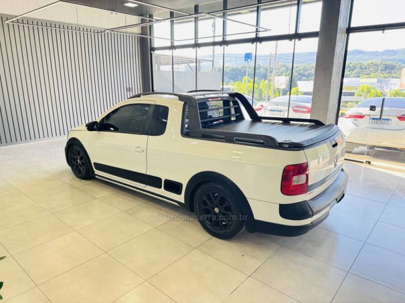 VOLKSWAGEN - SAVEIRO - 2014/2014 - Branca - R$ 65.900,00