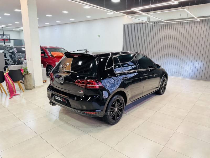 VOLKSWAGEN - GOLF - 2014/2014 - Preta - R$ 75.900,00
