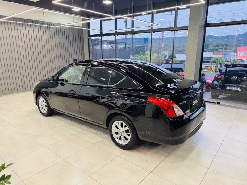 NISSAN - VERSA - 2019/2019 - Preta - R$ 66.900,00